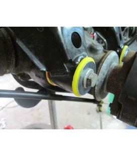 031598B: Rear diff front mounting bush